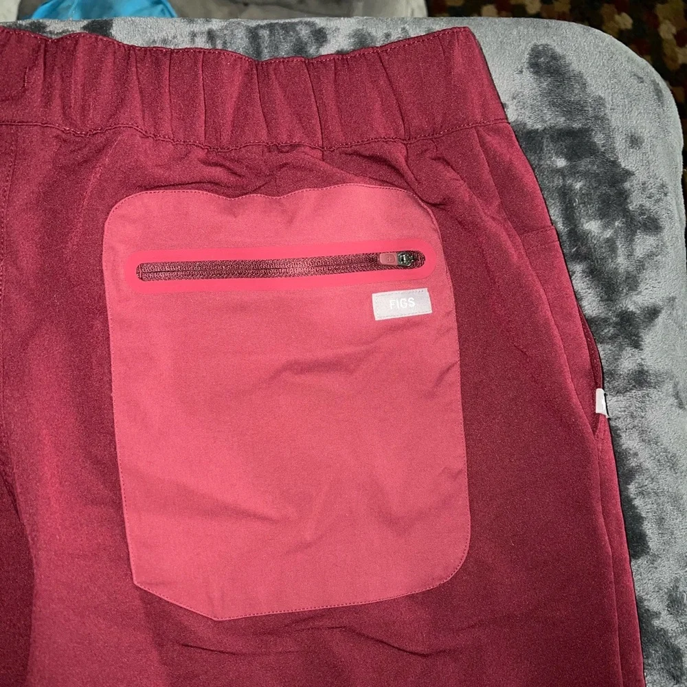 Figs Daga Slim Pant in Burgundy Size Large New with tag